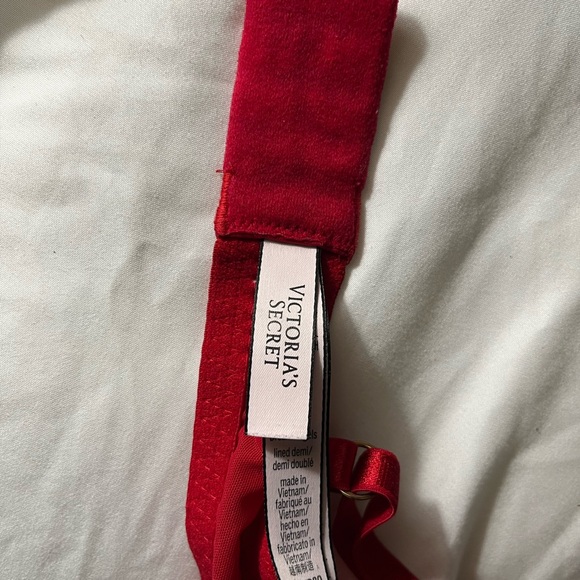 Victoria’s Secret Red Lace Bra - Picture 4 of 4
